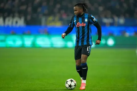 تشيلسي وأرسنال يراقبان.. فابريزيو: لوكمان يقترب من الرحيل عن أتالانتا